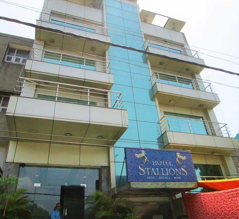 Fabhotel Admire Suites Nova Deli Exterior foto