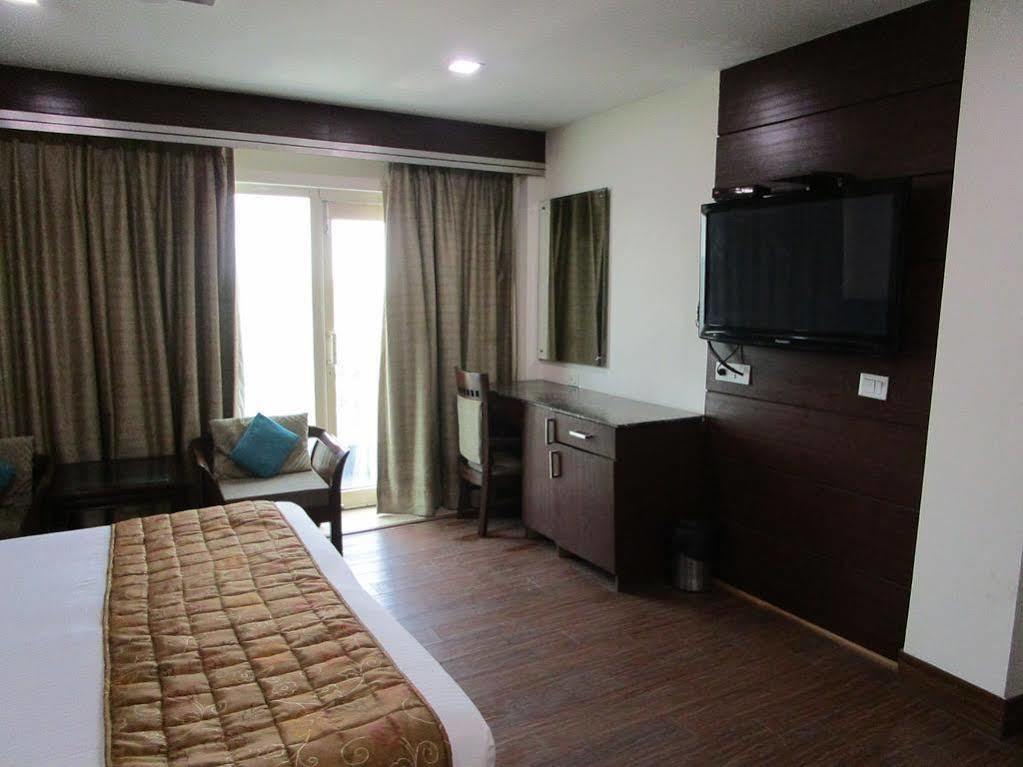 Fabhotel Admire Suites Nova Deli Exterior foto