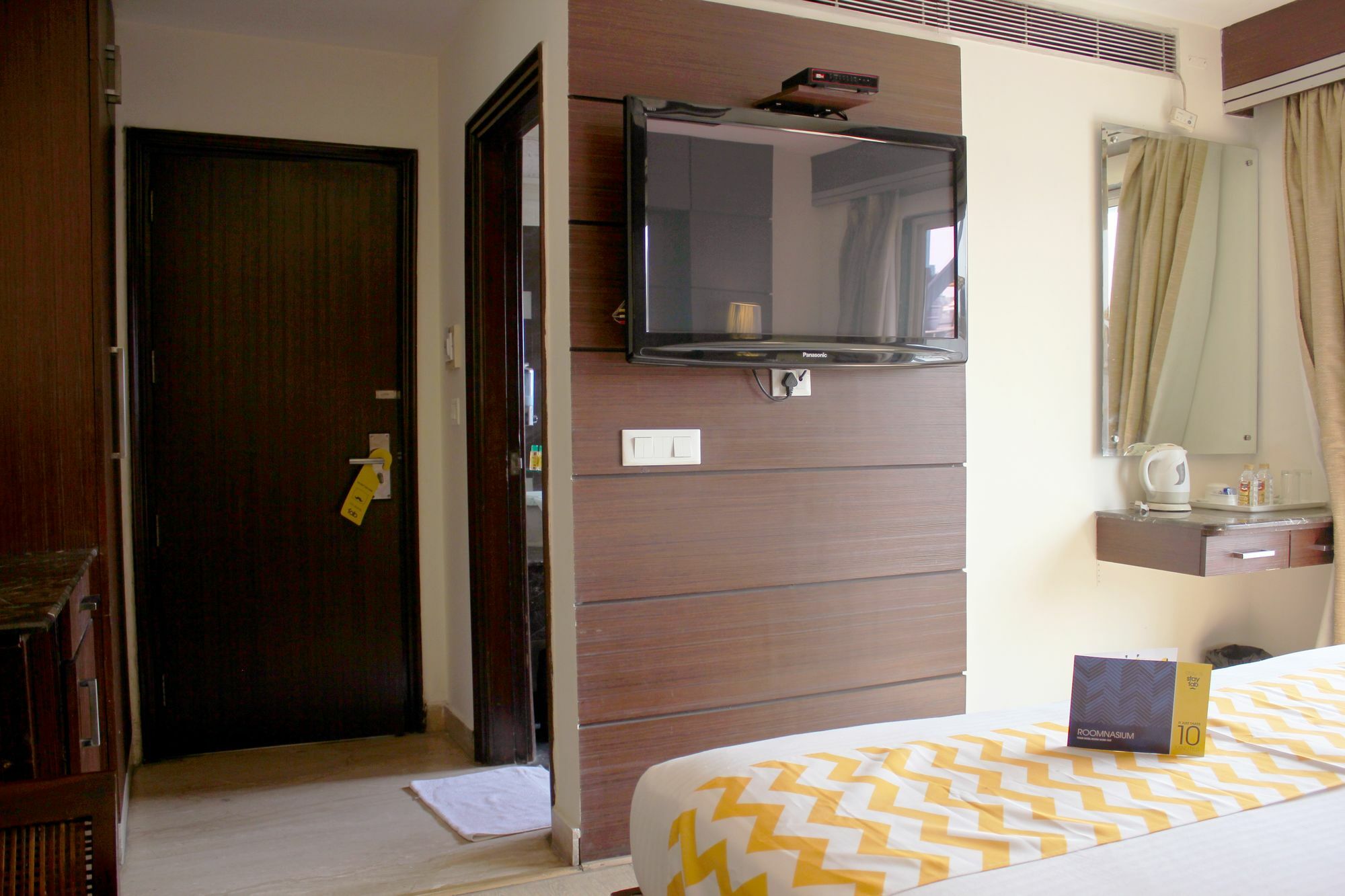 Fabhotel Admire Suites Nova Deli Exterior foto